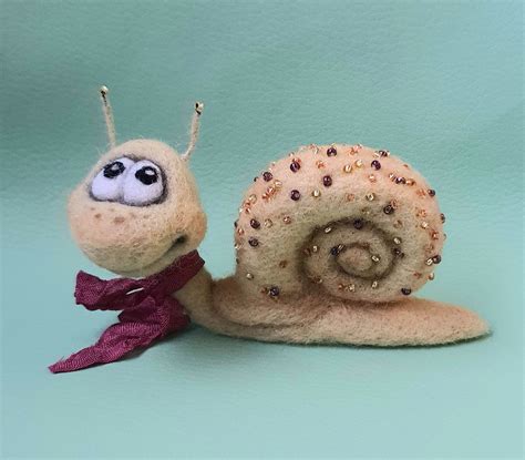  Wool Snail: This Fascinating Sponge Lives a Life of Simplicity and Complexity in the Deep Sea!